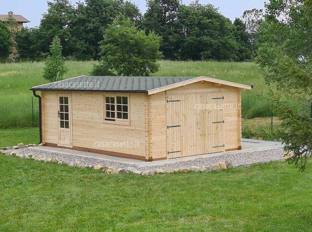 Struttura in legno ad uso garage o deposito